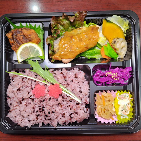 ワラサ梅味噌焼き ワラサ唐揚げ 黒米ご飯「3月2日のお弁当」