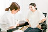 ズボンや靴下を履く時に座らないとできない、では困る「股関節が引っかかる→腰痛や姿勢不良の原因に　正しい姿勢を手に入れよう」