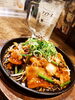 ハイボールと「コチュジャンダレの豚キムチ」「お好み焼きと鉄板焼きが楽しめるお店、バンビのおすすめメニューをご紹介！😋   」