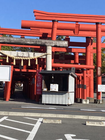 伊勢崎の小泉稲荷です。「平成7年創業。元警視庁刑事 顧問。探偵歴33年。浮気調査・人探し 防犯対策等、茨城-土浦・つくば 群馬-前橋 埼玉-春日部・上尾・熊谷 千葉-船橋・松戸・柏 元警視庁刑事 顧問 若葉探偵社」
