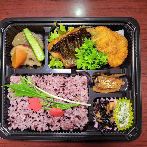 寒グレ秘伝焼き 天然平目梅肉フライ 黒米ご飯「3月31日のお弁当」