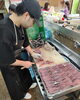 「魚が少ないのでみんなでホタルイカの目ん玉取り🦑🦑」