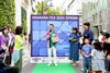 ランウェイ前にマイクパフォーマンス🎤「☆原宿キャットストリートで農民、初ランウェイ☆」