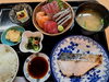 本鰆の塩焼き+刺身盛り合わせ定食 2500円「本鰆(さわら)の塩焼き+刺身盛り合わせ定食、小鉢付き 2500円」