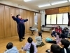 楽しいおしゃべりを交えて、皿まわし！「【開催報告】小島町子ども会で進級祝い！クラウンブッチィーのコミカルバラエティーショー」
