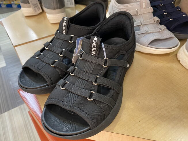 サンダルのように涼しい✨「 MK MICHEL KLEIN オープントゥースポーツサンダル 靴のフィッティングの専門家がいるお店です😊」