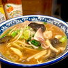 「【夜限定の新メニュー🌙】海鮮と野菜の旨み満載！　牛骨スープの「五目ラーメン」🍜」