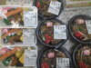 鮭の入ったのり弁と、国産牛を使用した特製牛丼。「手作り弁当が出来ました！」