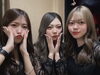 左からまあやチーフ、れいな、ゆあ「こんにちは！🐰⸝꙳*」