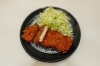 「夕方にチキンカツ＆とんかつが揚げたてで並びます👀晩ご飯のお惣菜をお探しなら、希望の店にお越しください😊」