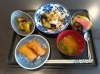 お稲荷さんのランチです。餡蜜も( ^ω^)・・・「お稲荷さんは丘の上で、1.2位を争う人気メニューで~す🤗お代わり自由です❣️ヾ(≧▽≦*)o キャッ😘」