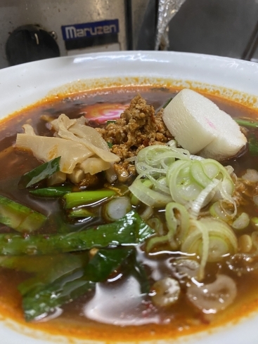 ウタ特製台湾らーめん¥1200円「台湾らーめん、どんぶりのシメはご飯で楽しむ!~ウタ特製の春の一杯~」