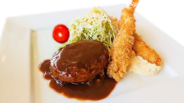 チキンハンバーグとエビフライ「週替わりランチ」