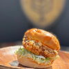 「期間限定新メニュー竜田揚げバーガー🤩【木曽町の雑貨&カフェ　パンケーキやパフェが食べられるお店】」