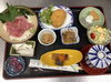 「本日のご紹介「マグロ丼」～旬の食材を使った一品です」