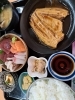 カレイの煮付け+刺身盛り合わせ定食 2500円「カレイの煮付け+刺身盛り合わせ定食 小鉢3品付き 2500円」