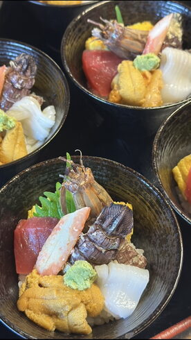 小樽のウニ、しゃこいりですよ「人気の海鮮丼‼️」