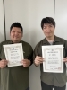 賞状を受け取った社長と金ちゃん「戸建て管理士資格を取得しました!安心・信頼をより強くお届けします」