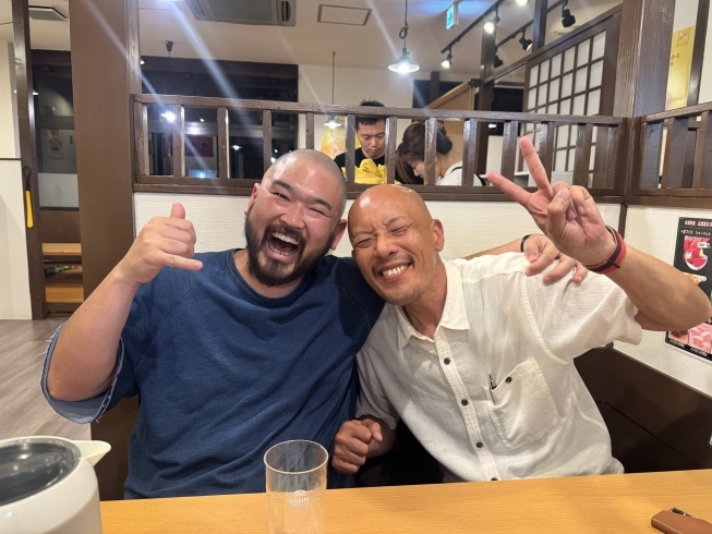 左が師匠の下岡さん、右がまいぷれ会津の佐藤「まいぷれ会津編集部ヨッシーが5月全国MVPに!地域の皆さまへ感謝と新サービスのご報告」