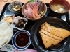 鰤カマ煮付け+刺身盛り合わせ定食 2500円「ブリカマの煮付け+刺身盛り合わせ定食、小鉢付き 2500円」