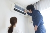 水漏れが発生したら、まずは専門業者に「エアコンの水漏れが発生したら、まずは専門業者に見てもらうことをオススメします。」