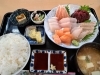 上刺身盛り合わせ定食 2500円「上刺身盛り合わせ定食、小鉢3品付き 2500円」