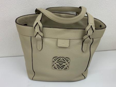 ロエベ LOEWE バッグ 買取「ロエベ LOEWE バッグ お買取りさせて頂きました 貴金属とバッグの買取 「金町は大黒屋です」 大黒屋 金町買取センター(金町駅北口徒歩1分) 提携駐車場 ヴィナシス金町パーキング 安心の256台」