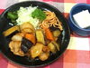 「本日のAランチは　トリカラのチリソース」