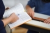 読上げ「そろばん学習の現場から：教室の雰囲気と丁寧な個別指導の一枚」