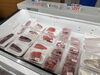 「舞鶴産本マグロが勢ぞろい！ショーケースに多彩な部位をラインナップ」