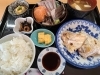 鯛カマの塩焼き+刺身盛り合わせ定食 2500円「鯛カマの塩焼き+刺身盛り合わせ定食小鉢付き 2500円」