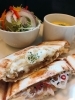 きんぴら蓮根とポテトサラダのホットサンド「羅座亜留 平井店の看板メニューをご紹介💁‍♀️💭初めてのお客様におすすめの3選」