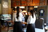 「西大寺高等学校の生徒さんが事業所訪問！五福工房さんで“りんご飴作り”体験も」