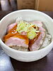 レアチャーシュー丼「本日14時OPEN！おすすめはレアチャーシュー丼700円—昼飲みも大歓迎」