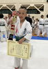 やっと掴んだ賞状とトロフィー「体の小さな挑戦者、宮里一希くん準優勝！努力が実を結んだ中四国空手道選手権大会」
