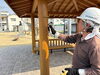 東屋の木の柱に保護塗料を塗装中！「東屋の木の柱に保護塗料を塗装中！ずっと大切に使えるように」