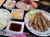 メヒカリの唐揚げ＋刺身盛り合わせ定食　2300円「メヒカリの唐揚げ＋刺身盛り合わせ定食、小鉢付き　2300円」