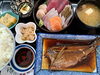 イサギの姿煮＋刺身盛り合わせ定食　2500円「イサギの姿煮＋刺身盛り合わせ定食、小鉢付き　2500円」