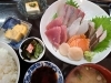 上刺身盛り合わせ定食、小鉢付き　2500円「上刺身盛り合わせ定食、小鉢3品付き　　2500円」