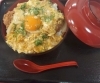 「とろ〜り卵黄が決め手！ボリューム満点・特製カツ丼のご紹介🍳✨」