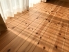 パイン無垢床材「夏におすすめ！無垢の木と自然素材の家の快適ポイント」