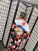 「問屋町レンタル着物 TUZUMI　黒狐のお面×浴衣の新提案──和モダンな祭り姿で夏を楽しむ」