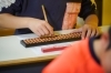 練習風景「夏休みの過ごし方で差がつく！“学力も心も伸びる”そろばん活用術」