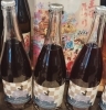 八王子産ワイン　あるんですね。「このところ入荷ラッシュ！八王子産ワイン入荷！ 八王子で収穫されたブドウで作るワイン　スパークリング　現在、販売されているのはここだけ限定6本！これがなくなったら購入不可！八王子　八日町　甲州街道　祭り」