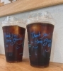 「手書きメッセージ付きアイスコーヒーで、やさしいひと息を」