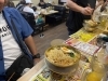 スッパイマンまぜ麺3回目のリピート！はまる！「夏の賑わい！店内で味わう演出ラーメンと家族のひととき」