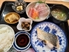 マダカの塩焼き+刺身盛り合わせ定食 2300円「マダカの塩焼き+刺身盛り合わせ定食、小鉢付き 2300円」