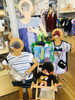 百縁商店街にお出掛け「みんなで　お出掛け　クツシタ人　[241/365]」