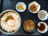 「「海の宝石、贅沢に盛りました。」 ぷりぷり新鮮ホタテが主役の絶品丼！」