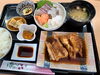 コチの煮付け＋刺身盛り合わせ定食　2800円「コチの煮付け＋刺身盛り合わせ定食、小鉢3品付き　2800円」